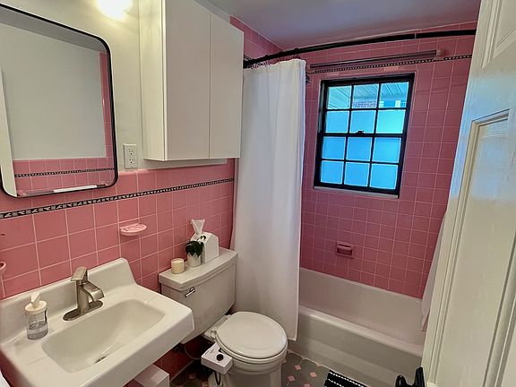 1st Floor Bathroom