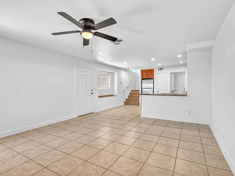 3021 Aloha Ave — Photo 5