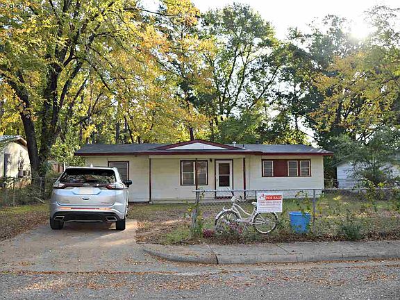 2nd image of 262 Crockett St