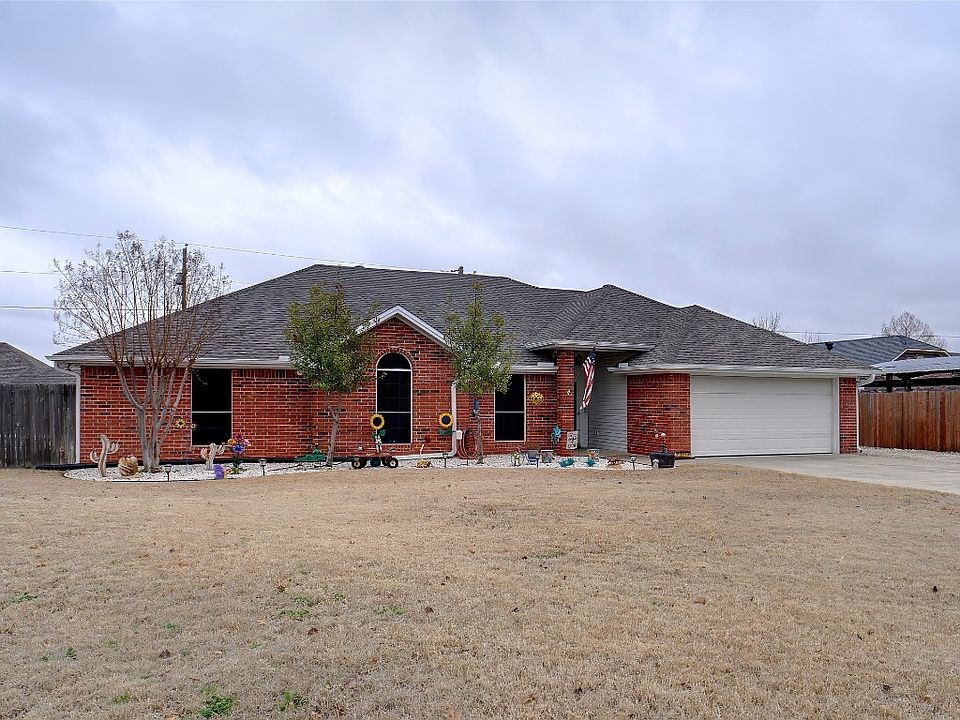 318 Edgewood St, Krum, TX 76249 Zillow
