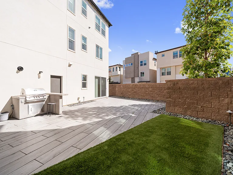 16205 Camden Cir — Photo 2