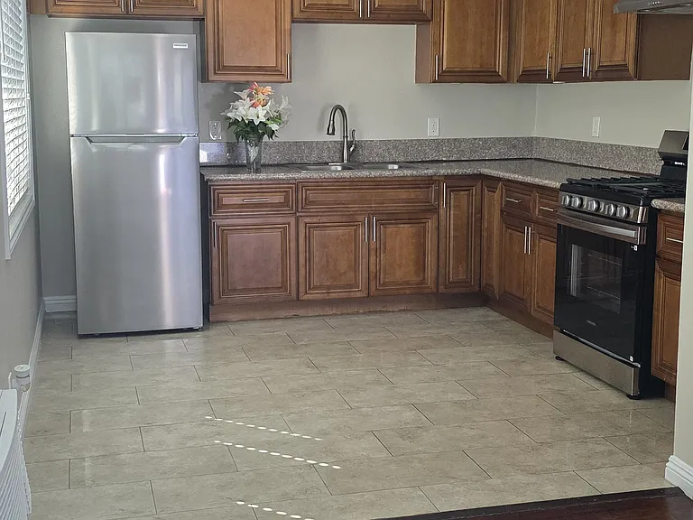 967 N San Antonio Ave #F — Photo 1