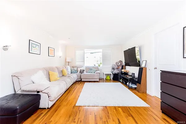 Rented by Re/Max In The City | media 2