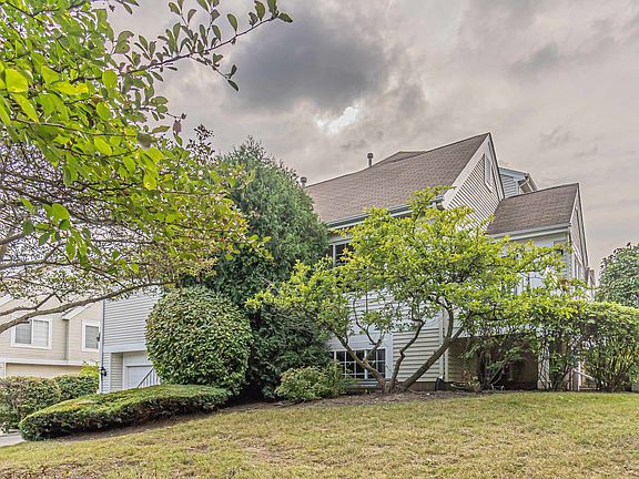3rd image of 1820 Whirlaway Ct