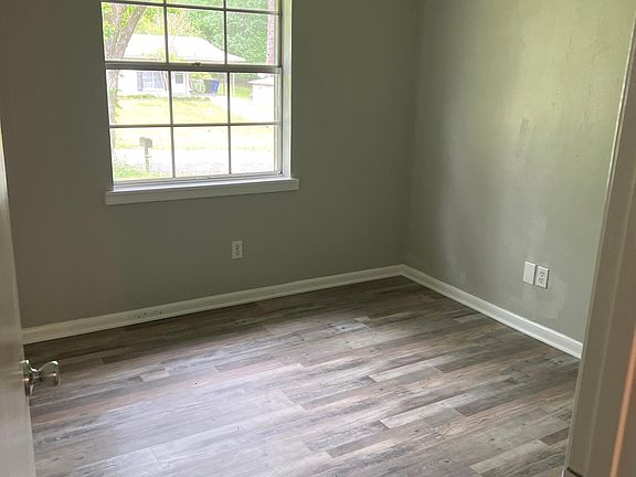 5th image of 843 Fairlawn Dr
