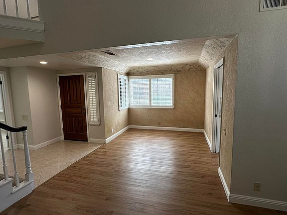 3rd image of 61 Rainbow Cir