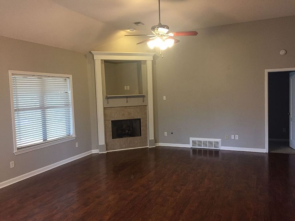 2nd image of 225 Susanne Dr