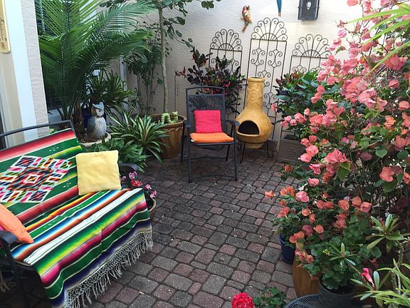 Courtyard to front door