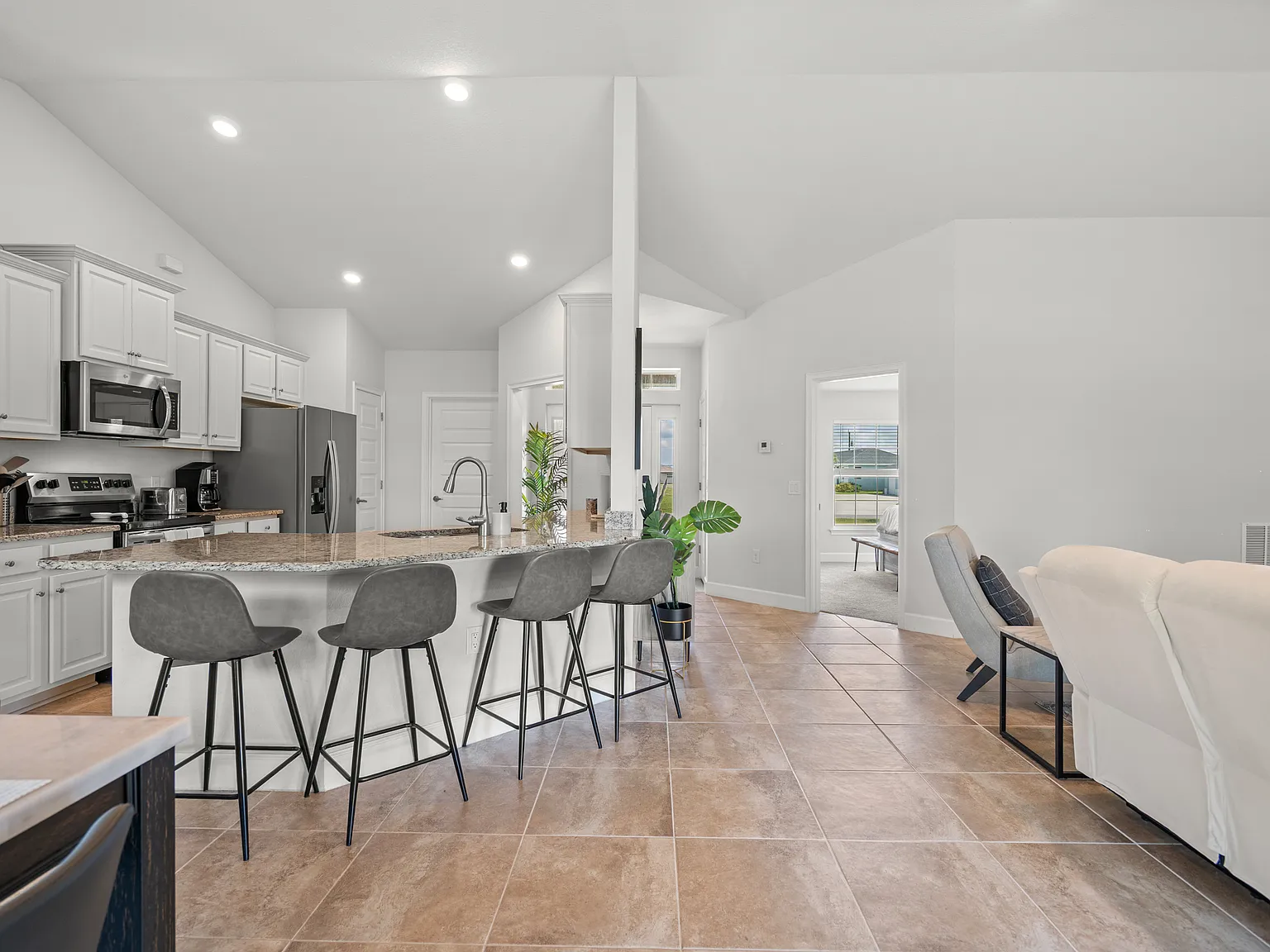 4 bed, 1762 sqft, $2,450 — Photo 3
