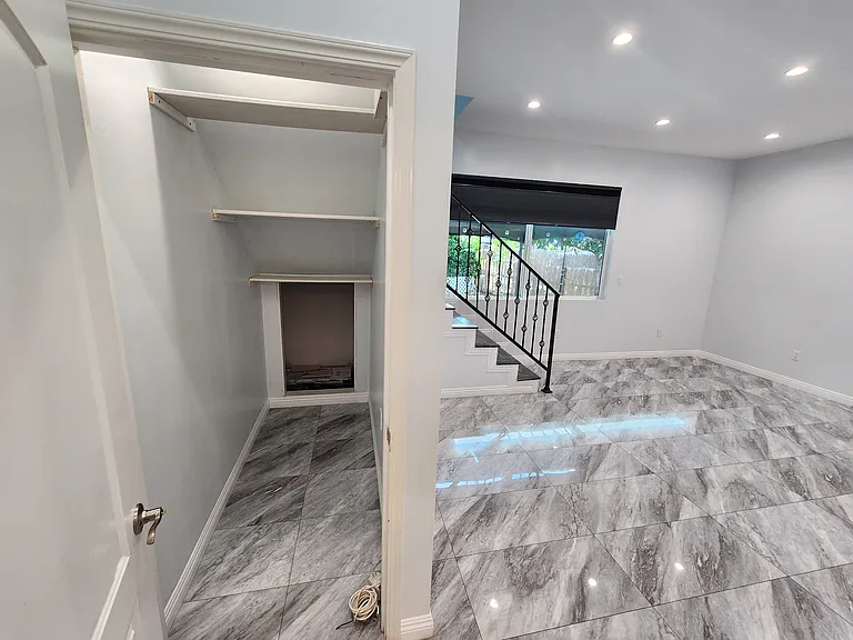 6827 Murietta Ave — Photo 32
