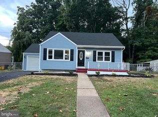 22 Ranchwood Dr, Ewing, NJ 08618