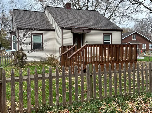 1 Daughtery Ct, Champaign, IL 61820