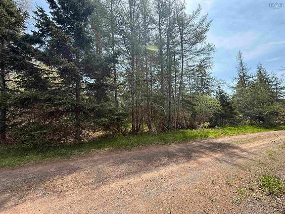 4th image of 210 Lake Rd