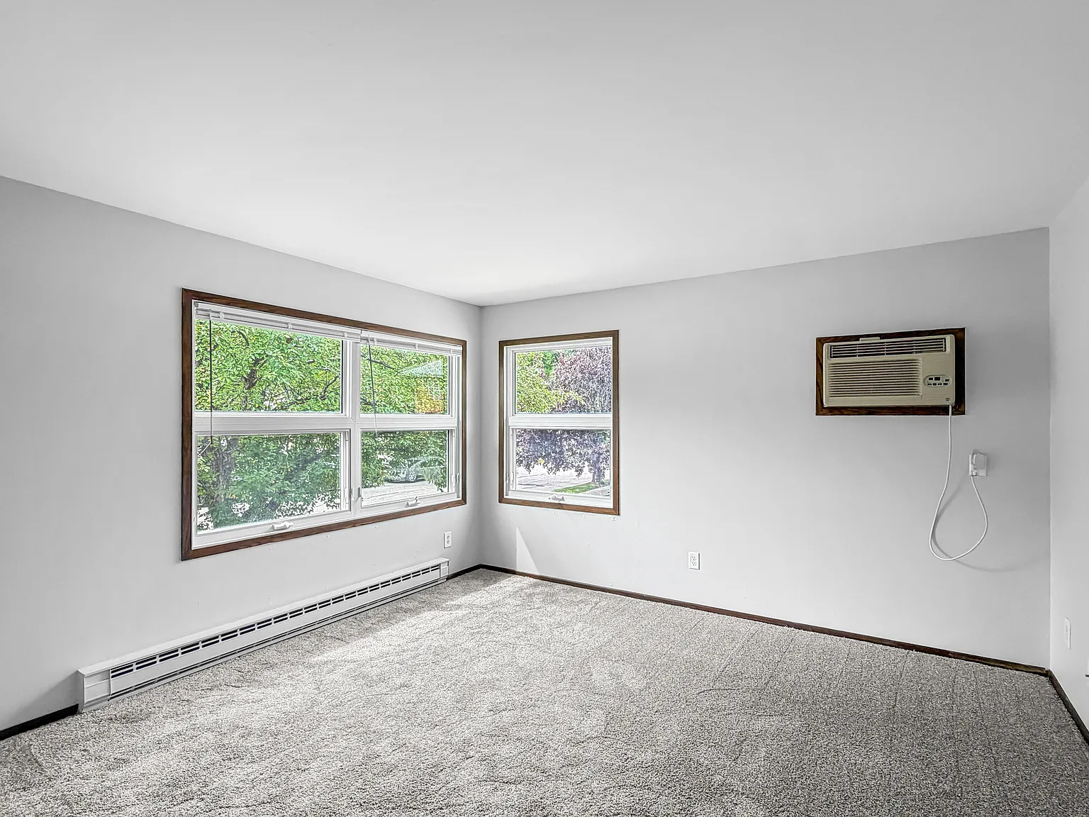 2 bed, 972 sqft, $950 — Photo 2