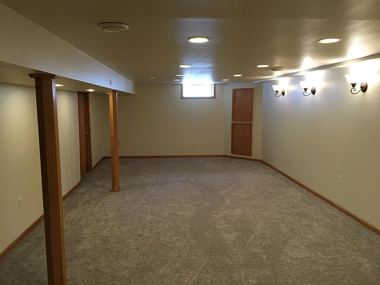 6457 W Kinnickinnic River Pkwy — Photo 7