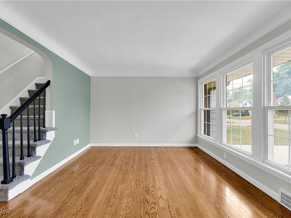327 E 255th St, Euclid, OH 44132 | Zillow