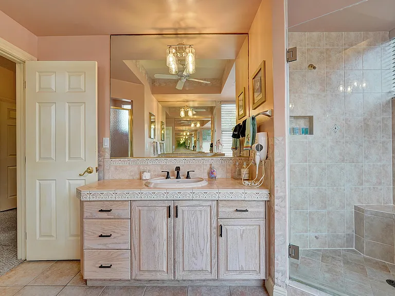 220 Pine Ave — Photo 27