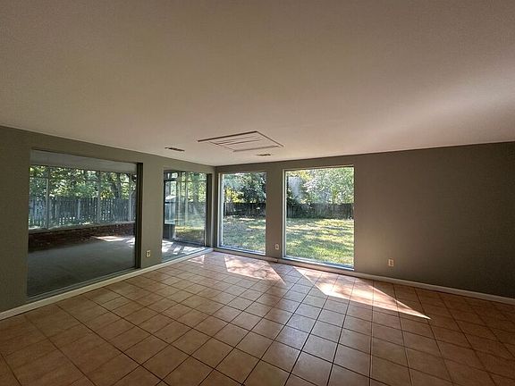 3rd image of 3739 Winderwood Cir