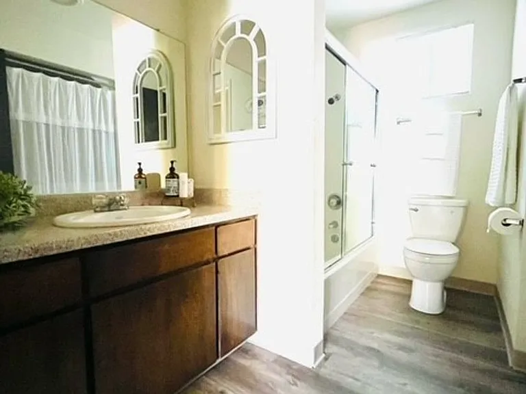 College Place Apartment — Photo 11