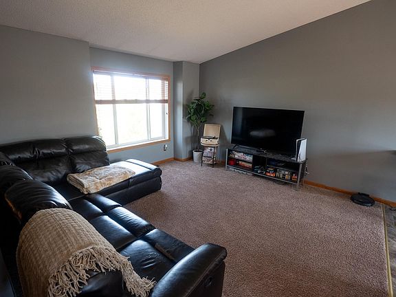 3rd image of 603 Horseshoe Ln