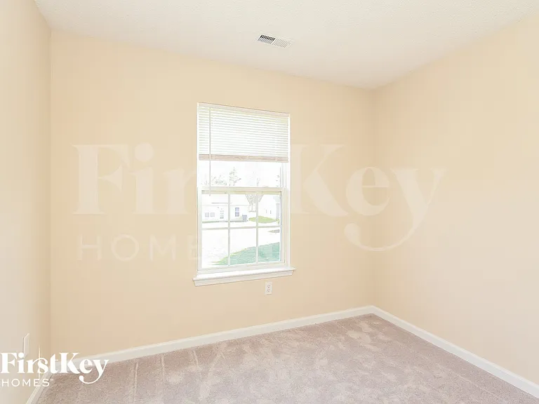 802 Almora Dr — Photo 12
