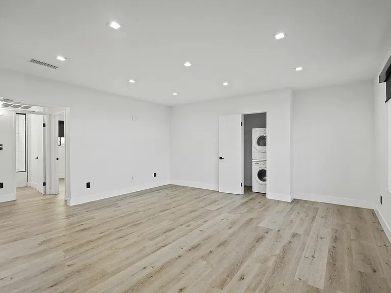 955 N Oxford Ave #4 — Photo 10
