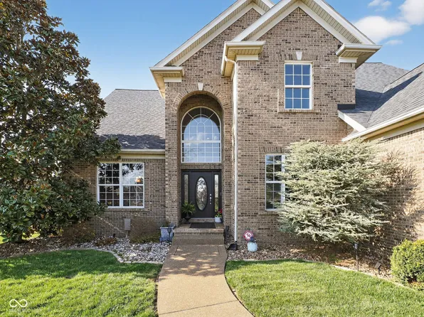 5688 Victoria Bluffs Dr, Newburgh, IN 47630