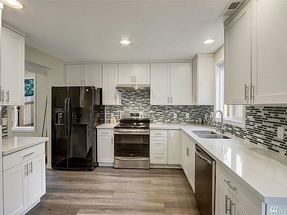 5th image of 3121 154th St SW