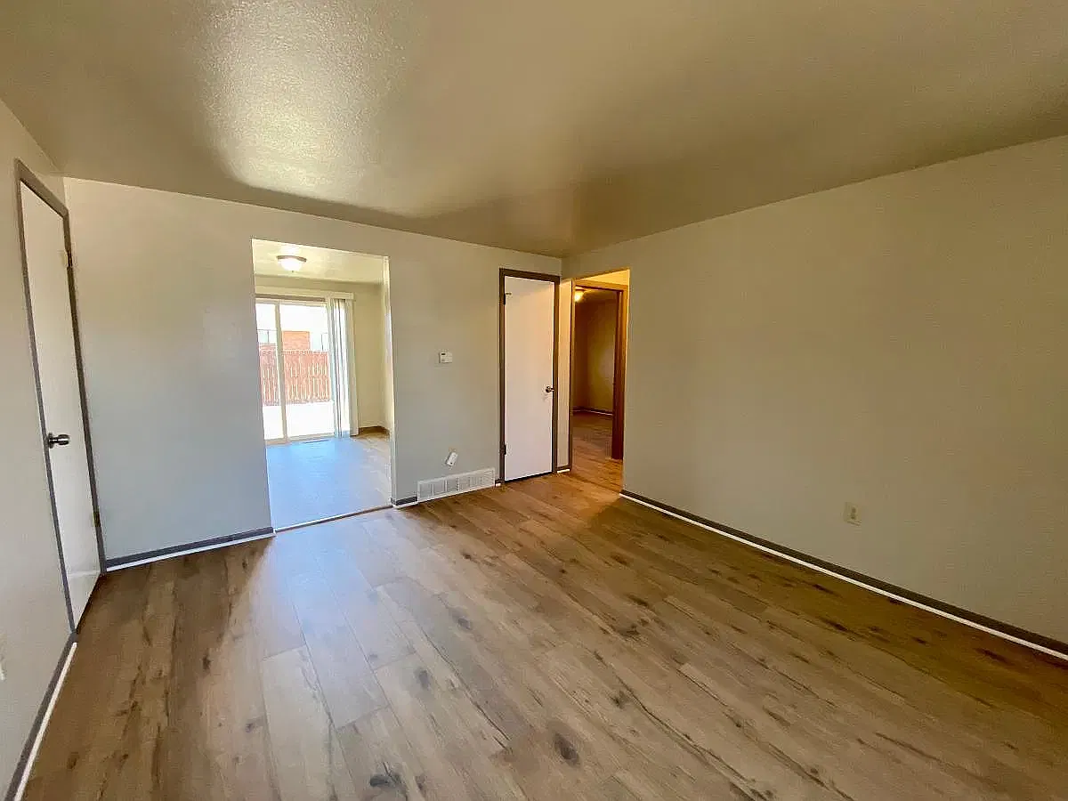 2 bed, 800 sqft, $1,715 — Photo 3
