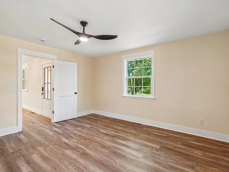 1425 Shelton Ave — Photo 8