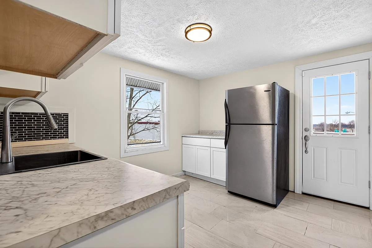 Building Photo - 530 Hammel St #2