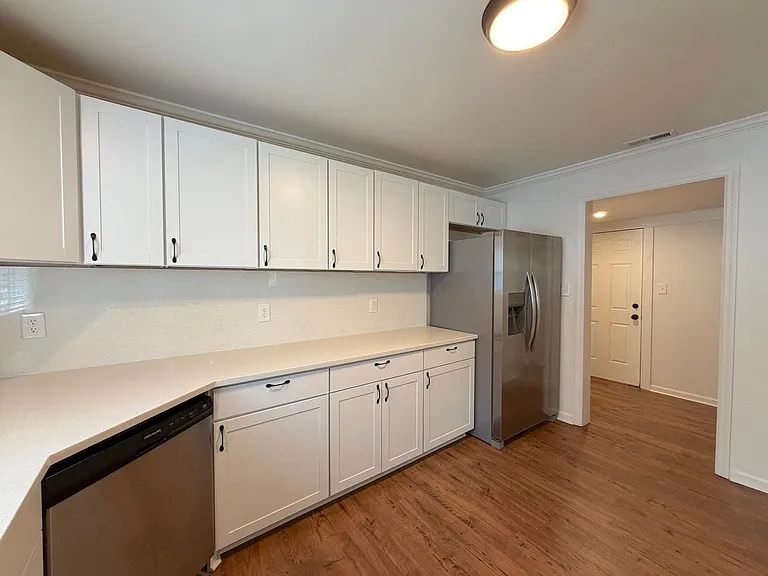 405 N 4th St — Photo 13
