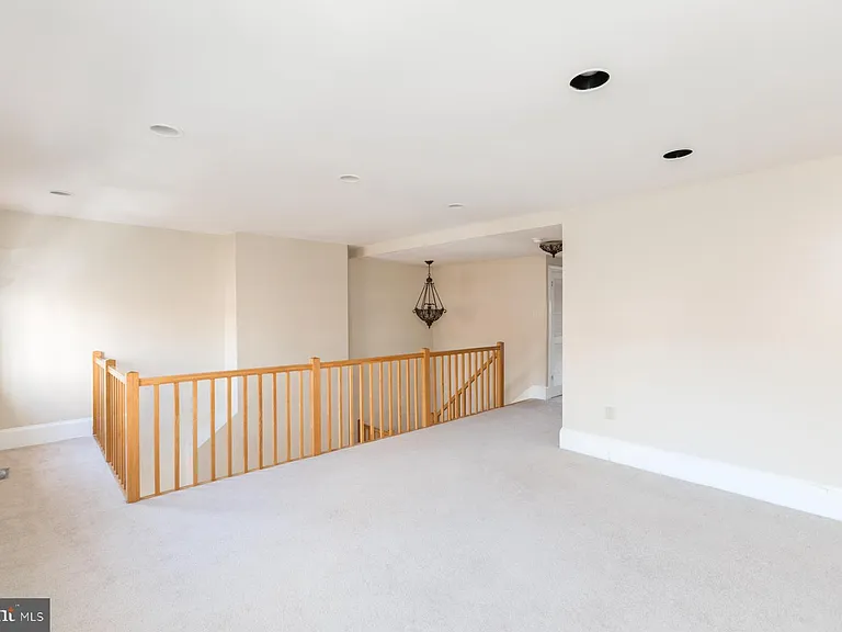 242 S 8th St #4 — Photo 14