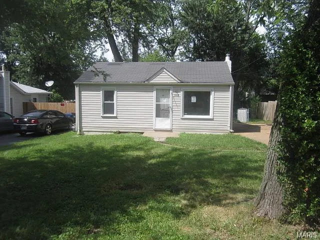 111 Becker Dr photo 1