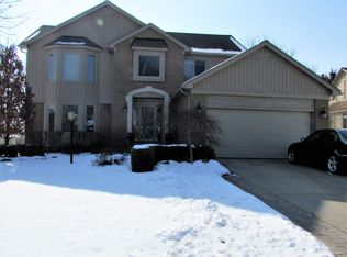 192 Bellshire Ln, Rochester Hills, MI 48307