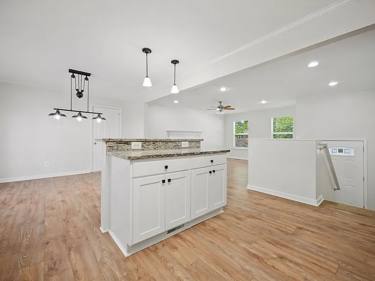 412 Nicewood Dr — Photo 8
