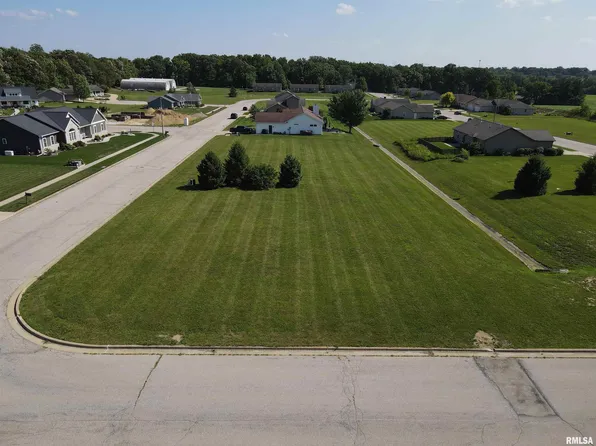 52 Parkview Dr, Eureka, IL 61530