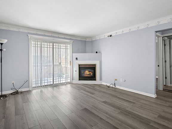 5th image of 1995 Tall Oaks Dr APT 3B