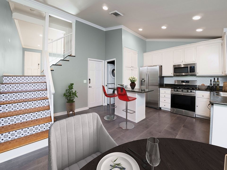 1st image of 18631 Collins St APT 10