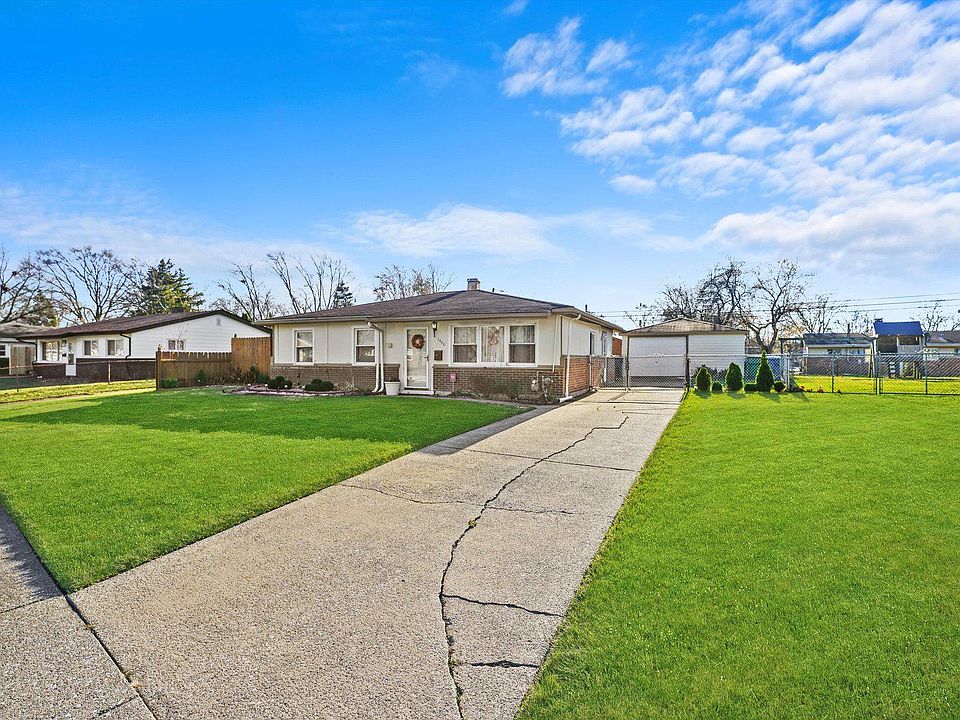 1st image of 1440 Forest Pl