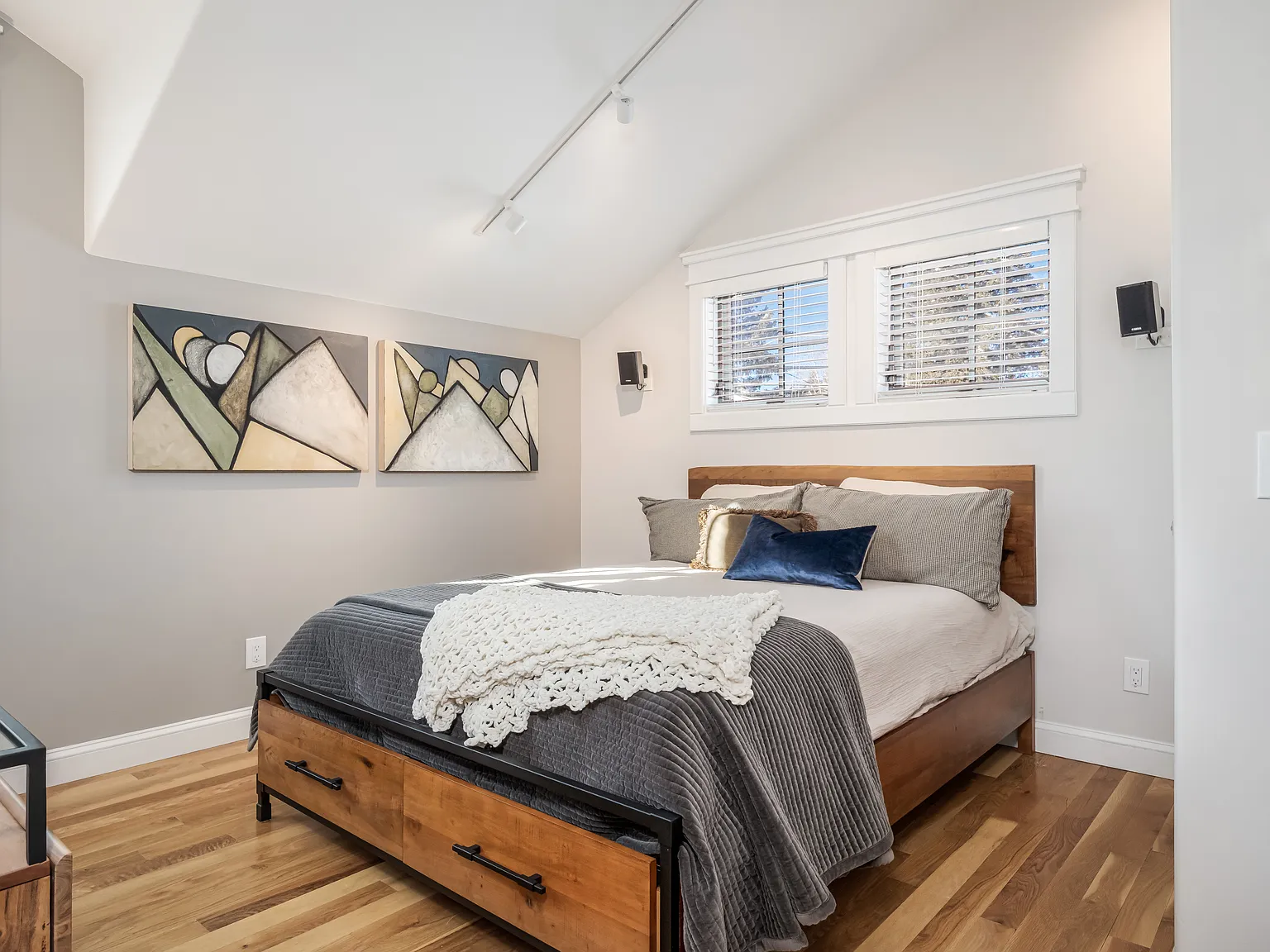 Studio, 600 sqft, $5,750 — Photo 4