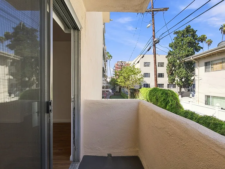 956 Elden Ave — Photo 21