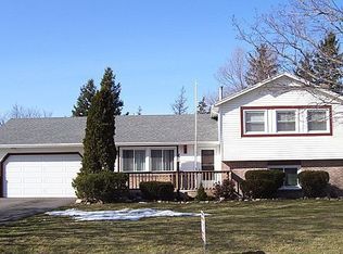 104 Shale Dr, Rochester, NY 14615