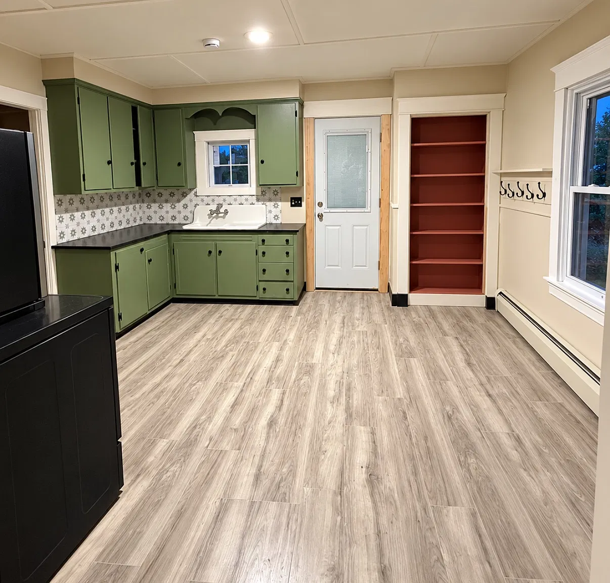 3 bed, 1160 sqft, $2,100 — Photo 2