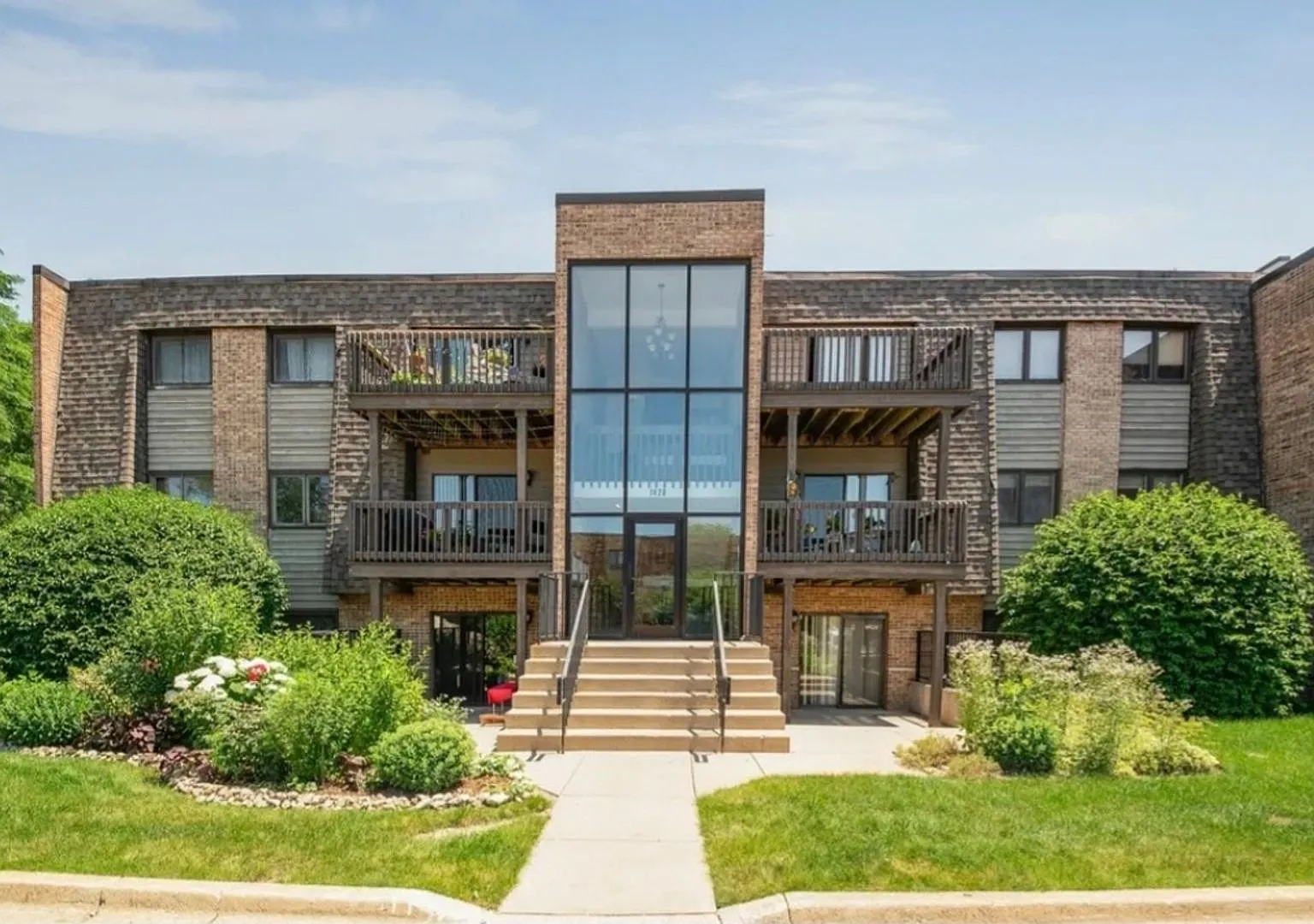 Private & Peaceful 2BR Condo in Wheaton — Photo 1