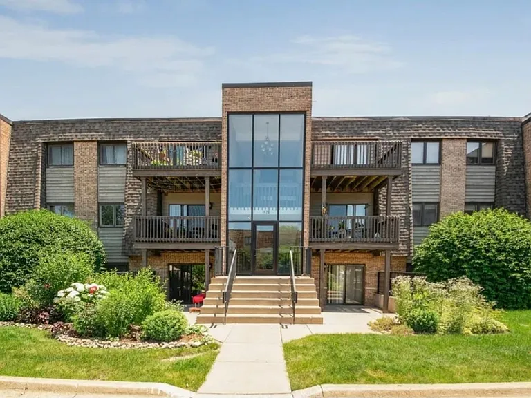 1424 Stonebridge Cir #L9 — Photo 1