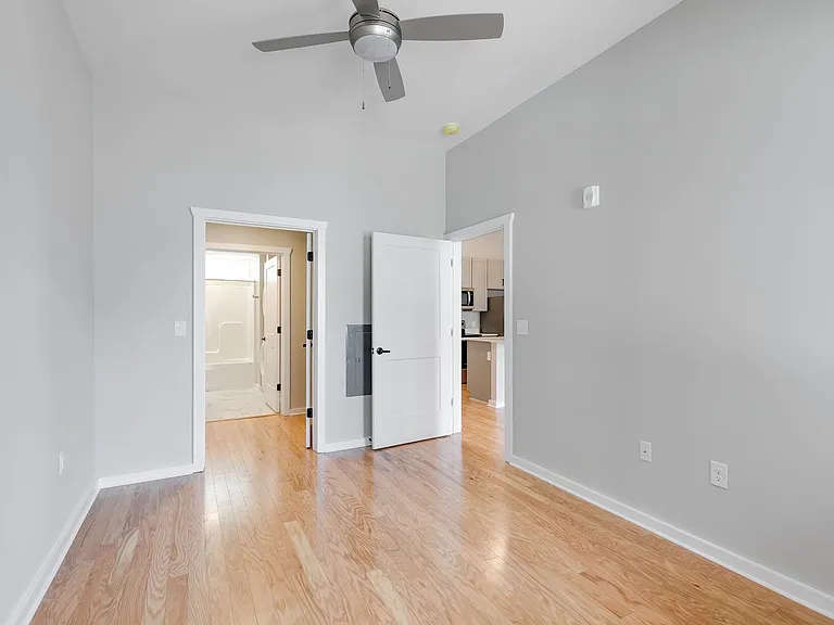 2416 Jefferson Ave — Photo 6