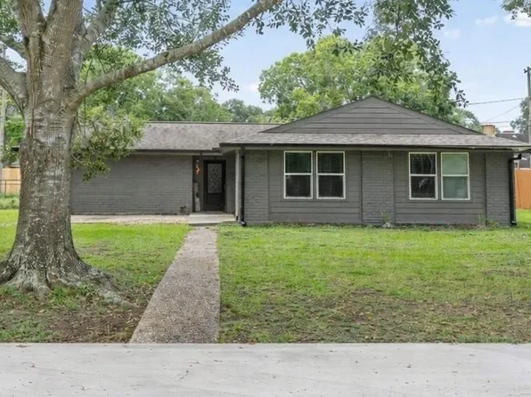910 7th St, Bay City, TX 77414