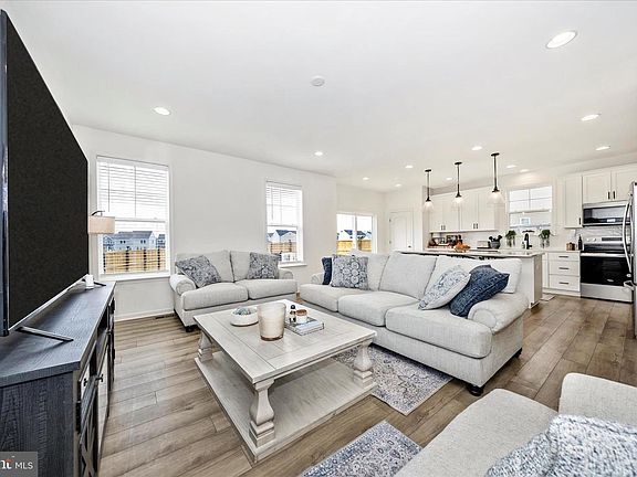 3rd image of 231 Pindar St