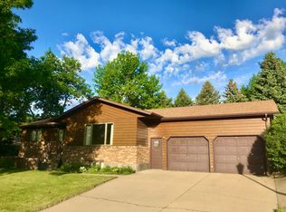 2004 Broadview Ln, Bismarck, ND 58503